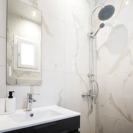 Σπίτι διακοπών Newly Built Detached House With Parking 2