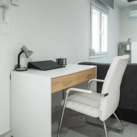 Σπίτι διακοπών Newly Built Detached House With Parking 2 *